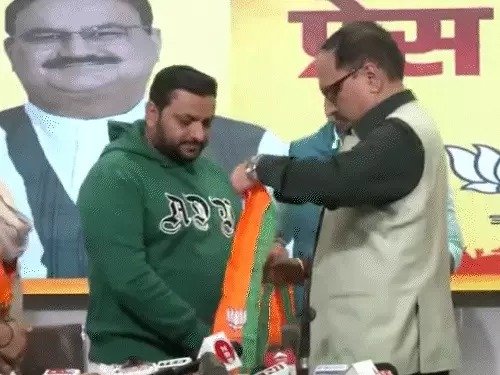 delhi mcd दिल्ली में आप के 3 पार्षद भाजपा में शामिल दिल्ली में अप्रैल में मेयर का चुनाव
