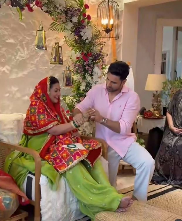 divyanka baby shower photo viral दिव्यांका त्रिपाठी की गोद भराई की तस्वीरें हुई वायरल