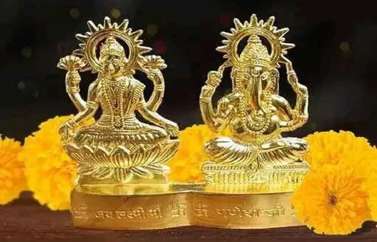 diwali 2024 दिवाली के दिन घर लाएं ये शुभ चीजें मां लक्ष्मी बनाएंगी धनी
