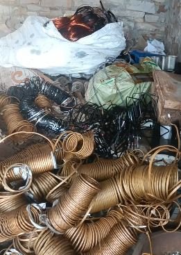 electricity theft बिजली चोरी का खुलासा सदर थाना क्षेत्र के कबाड़ गोदाम से लाखों का सामान बरामद