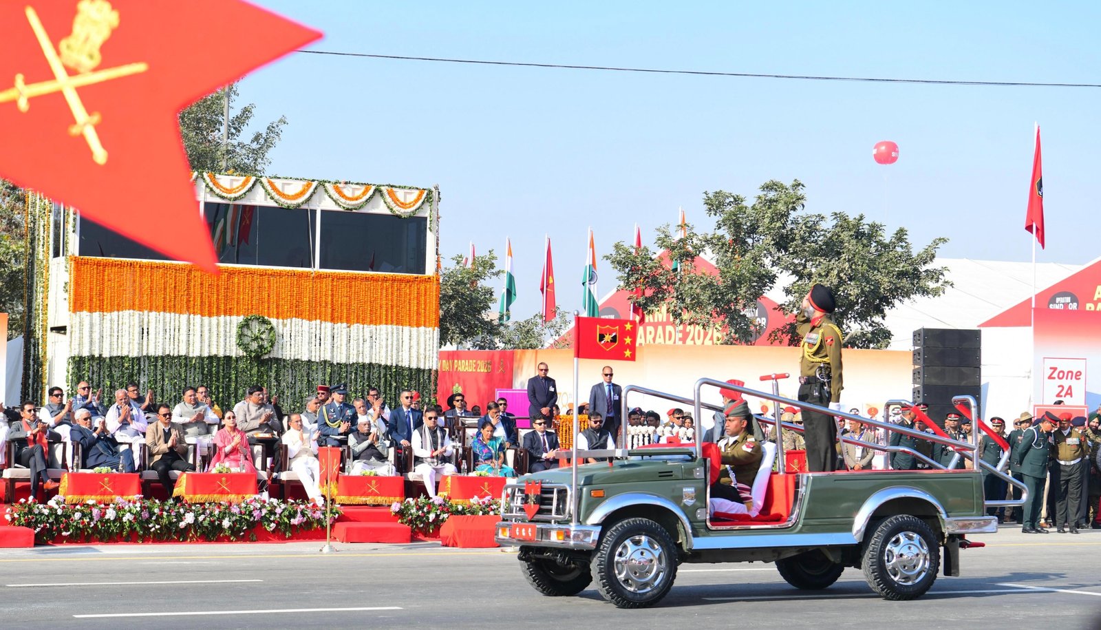 जयपुर की सड़कों ब्रह्मोस मिसाइल टैंक रोबोटिक डॉग्स जगुआर फाइटर जेट ने उड़ाए सबके होश cm हुए शामिल