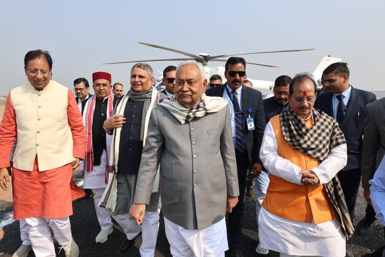 cm नीतीश का ऐलान - सरकारी डॉक्टर्स प्राइवेट प्रैक्टिस नहीं कर पाएंगे बेतिया को 182 करोड़ की सौगात