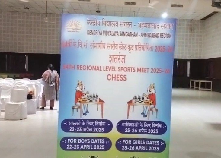 gujrat news द्वारका घायल व्यक्ति को समय पर अस्पताल पहुंचाकर यातायात पुलिस ने दिखाई मानवता
