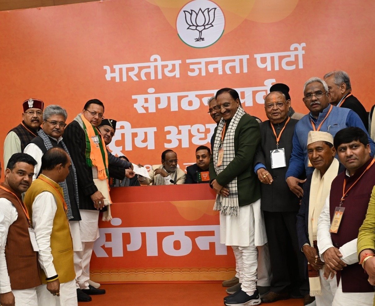 दिल्ली पहुंचे cm धामी राष्ट्रीय अध्यक्ष के नामांकन में हुए शामिल