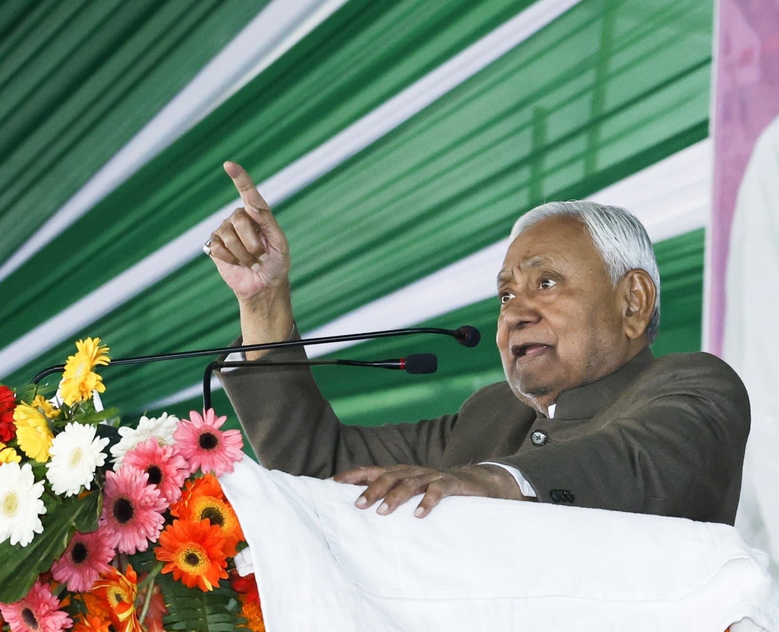 सिवान को cm नीतीश ने दी करोड़ो की सौगात सभा से थोड़ी दूर जोरदार ब्लास्ट