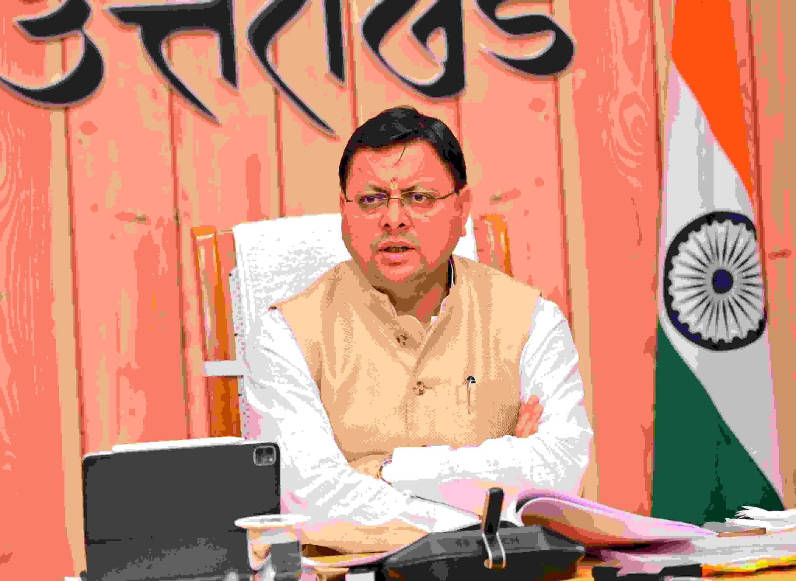 हेलीकॉप्टर दुर्घटनाओं पर सीएम धामी का सख्त रुख कई अफसरों के तबादले