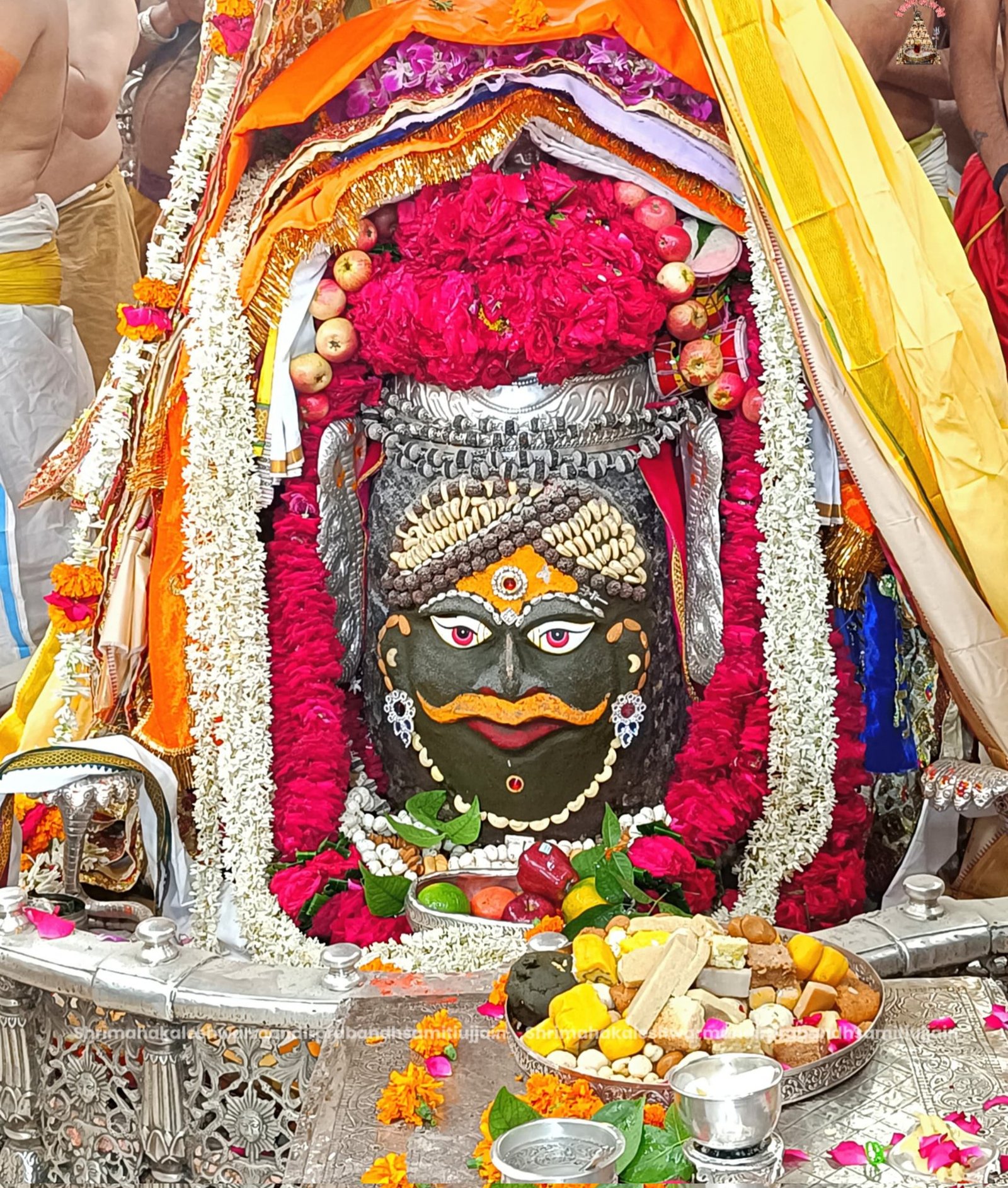 श्रावण सोमवार पर महाकाल का अलौकिक श्रृंगार