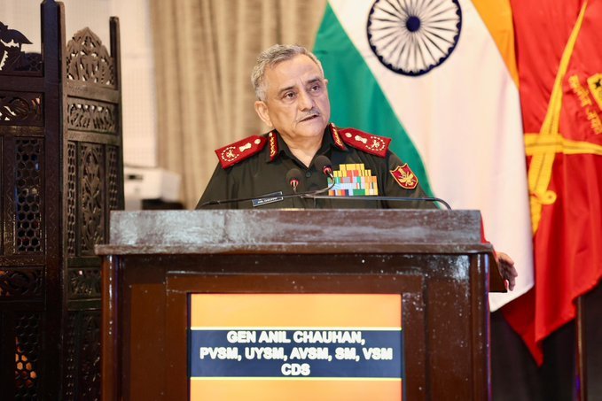 cds anil chauhan अगर आप शांति चाहते है तो युद्ध के लिए तैयार रहें क्योंकि शक्ति से ही शांति सम्भव है  सीडीएस अनिल चौहान