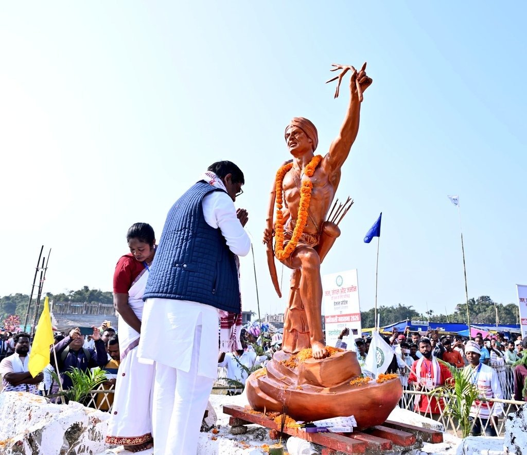 असम दौरे पर cm सोरेन आदिवासी महासभा में हुए शामिल