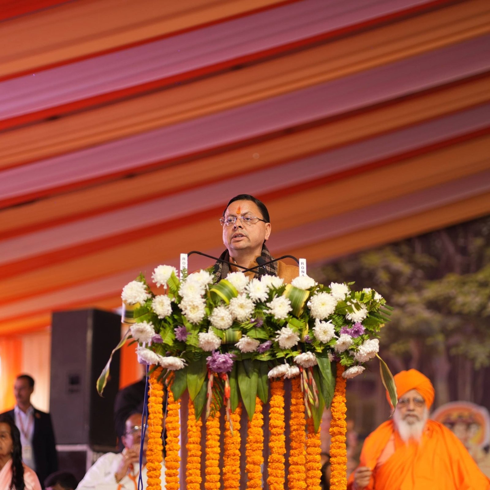 श्रीविग्रह मूर्ति स्थापना समारोह में पहुंचे cm धामी बोले - संत-महात्मा धर्मगुरु सनातन चेतना के प्रतीक