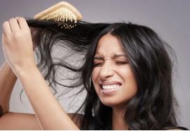 hair care tips रात में की गई ये आदतें बना सकती हैं बालों को फ्रिज़ी और कमजोर जानें कैसे करें बचाव