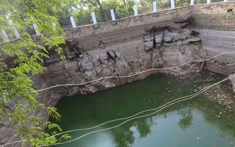 unique temple of hanumanji मध्यप्रदेश के धुंआ वाले हनुमान जी 3 बार बदलते हैं स्वरुप