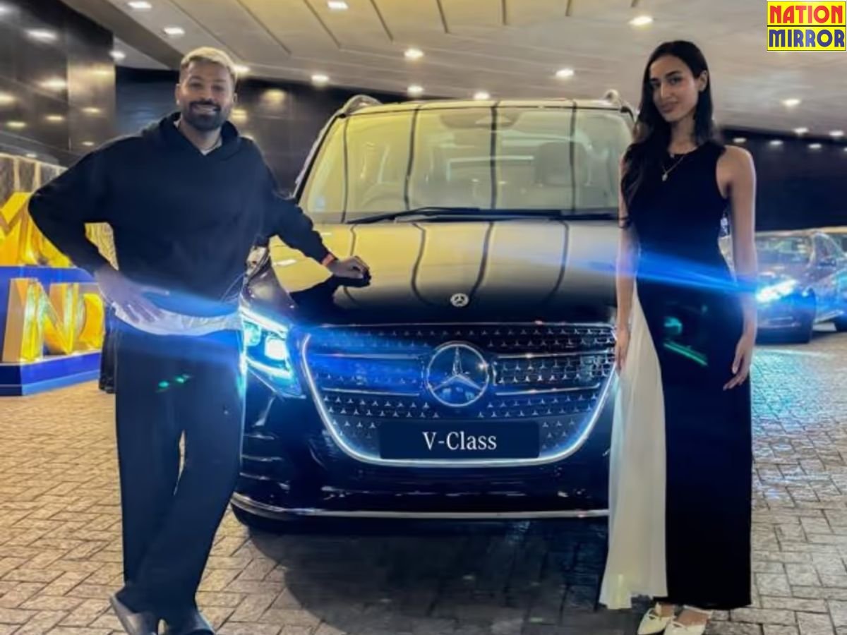hardik gifts girlfriend car हार्दिक पंड्या ने गर्लफ्रेंड को गिफ्ट की लग्जरी कार फोटो वायरल