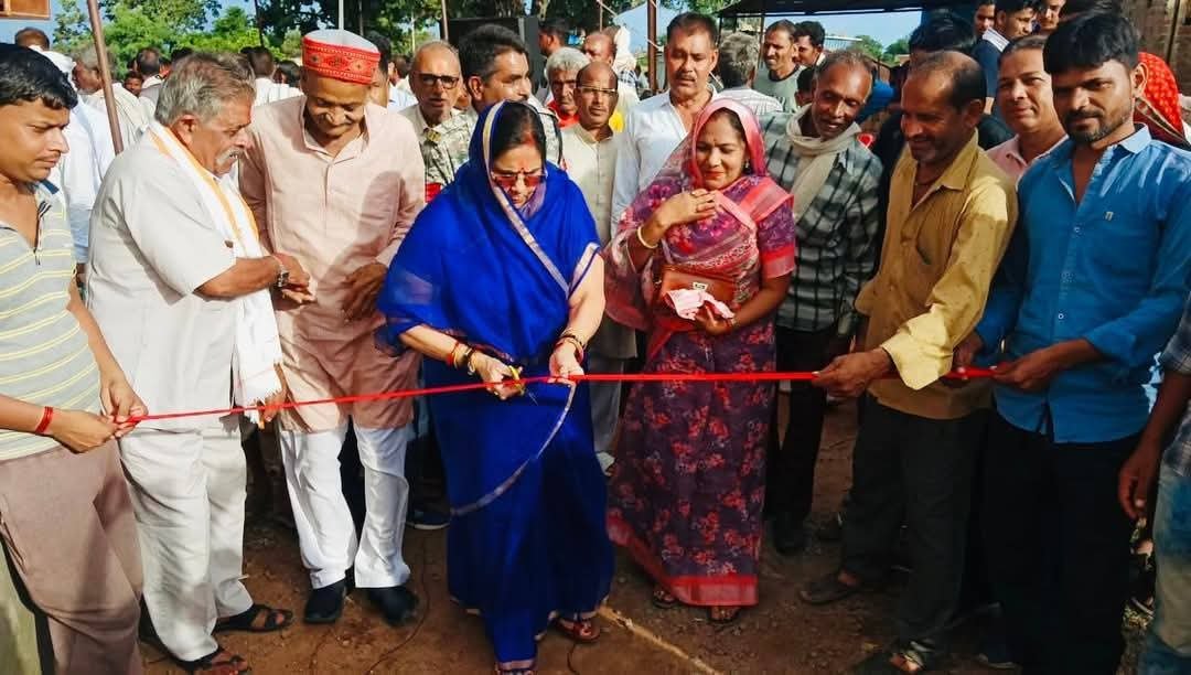hatta development ग्राम पंचायत हटा में विकास कार्यों का भूमिपूजन विधायक चंद्रा सुरेन्द्र सिंह गौर ने दी सौगातें