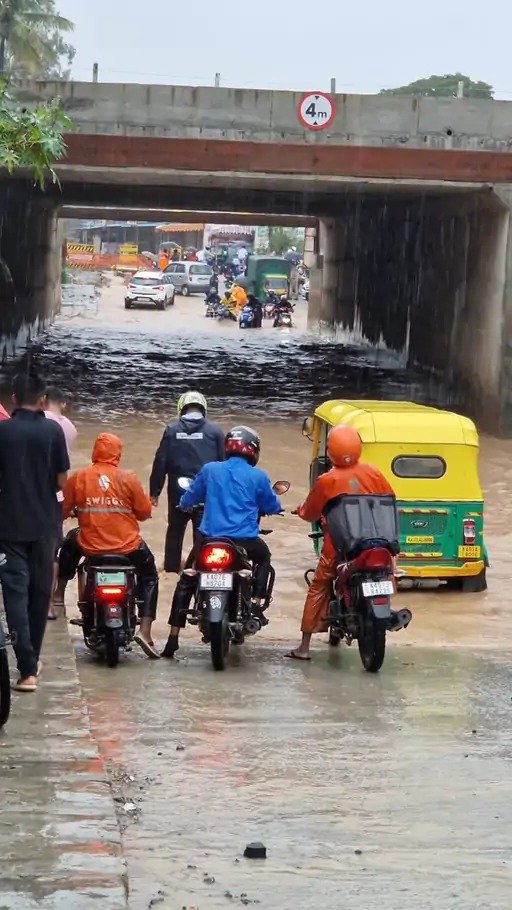 तमिलनाडु-कर्नाटक में भारी बारिश स्कूल कॉलेज बंद