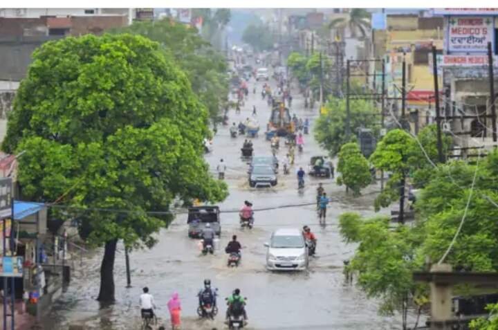 heavy rainfall alert  असम में अब तक बाढ़ से 56 की मौत 17 राज्यों में चेतावनी