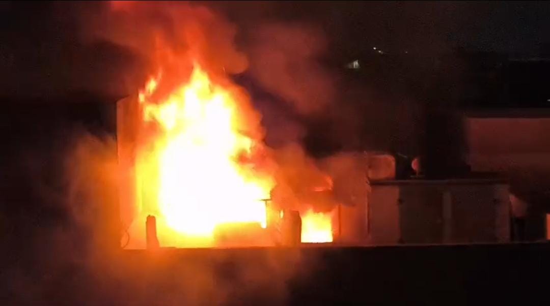 kanpur building fire चार मंजिला इमारत में लगी भीषण आग 3 की मौत रेस्क्यू जारी