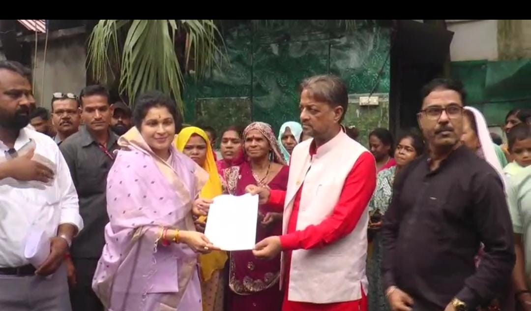 bhopal dussehra ground dispute भोपाल में दशहरा मैदान को लेकर भिड़े भेल और रहवासी मंत्री कृष्णा गौर को सौंपा दिया ज्ञापन