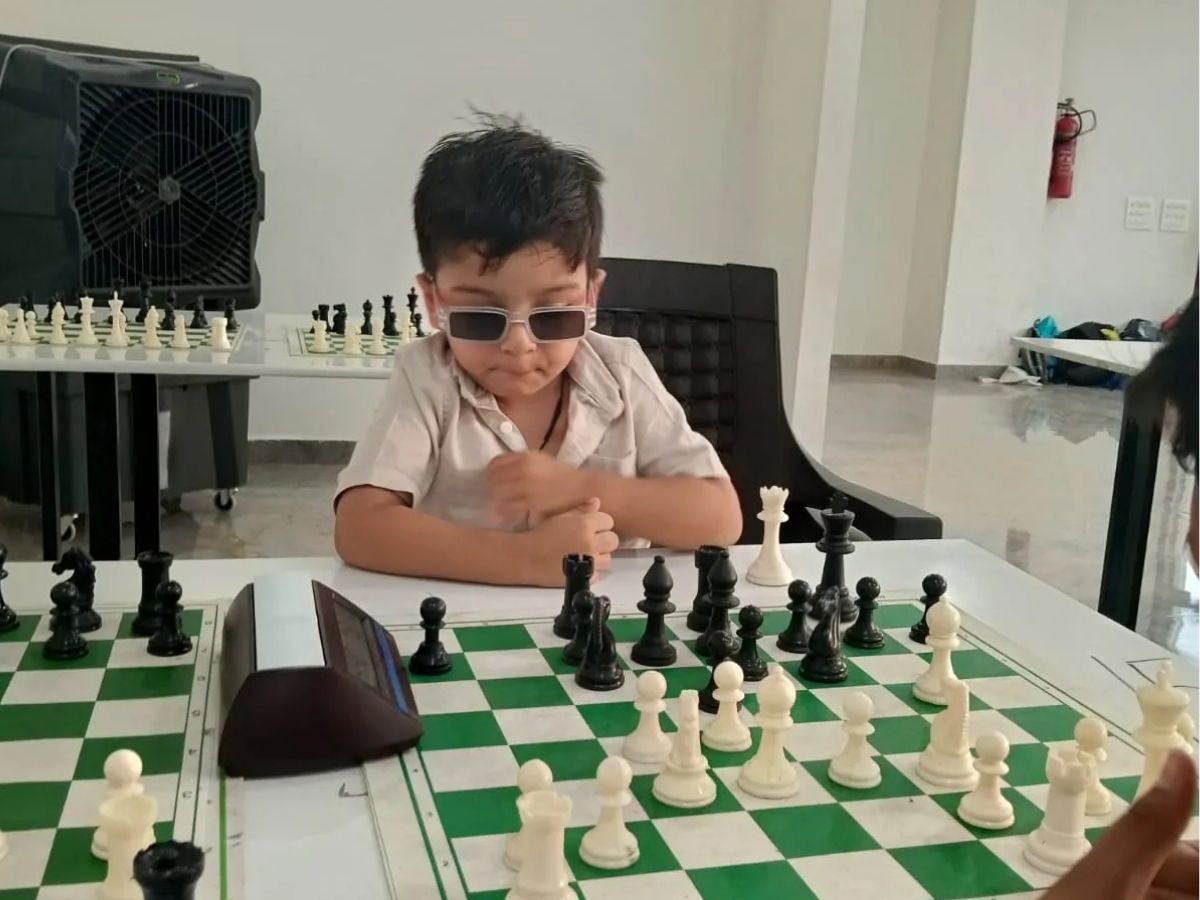 3 साल की उम्र में सर्वज्ञ बने सतरंज का खिलाड़ी फिडे रैंकिंग में बनाई जगह