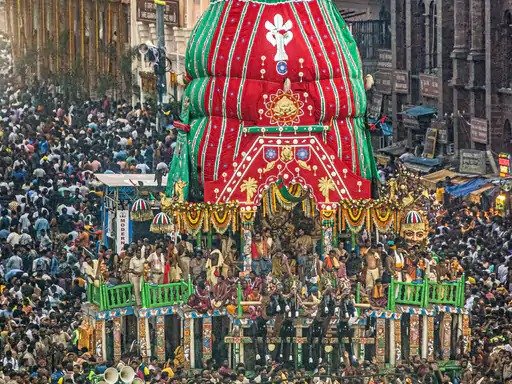 पुरी रथ यात्रा 625 श्रद्धालु बीमार रथ 750 मीटर भी नहीं बढ़े 10 लाख की भीड़ से अव्यवस्था
