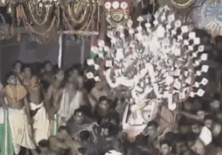 jagannath puri rath yatra पुरी जगन्नाथ रथ यात्रा में बलभद्र की प्रतिमा गिरी 9 घायल