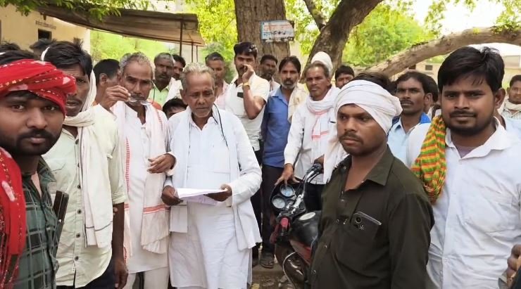 kailaras news खेरिज सब्जी विक्रेताओं ने की सूची में गड़बड़ी की शिकायत कलेक्टर के नाम सौंपा ज्ञापन