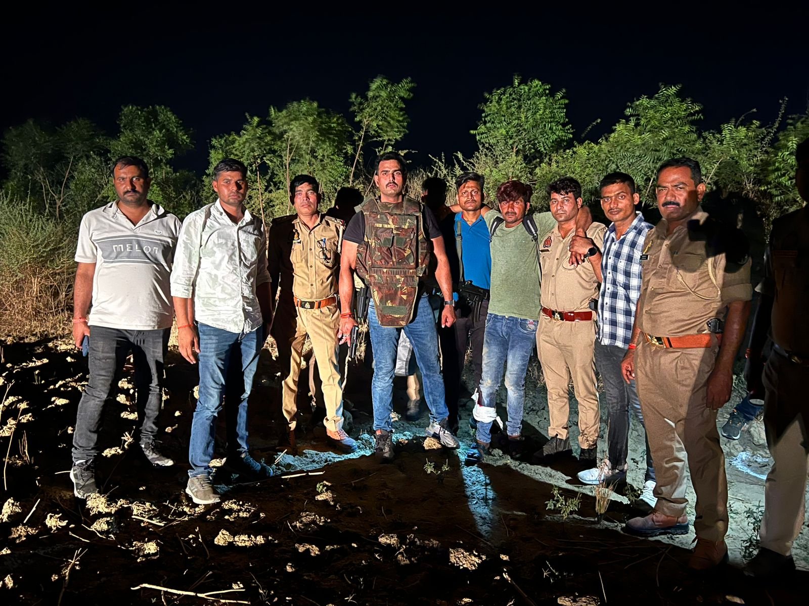 kaushambi news मुठभेड़ के बाद कुख्यात गौतस्कर अबू तालिब गिरफ्तार पैर में लगी गोली