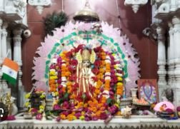 mahalaxmi temple आस्था का प्रतीक राजवाड़ा का महालक्ष्मी मंदिरतीन बार होगा माता लक्ष्मी का शृंगार