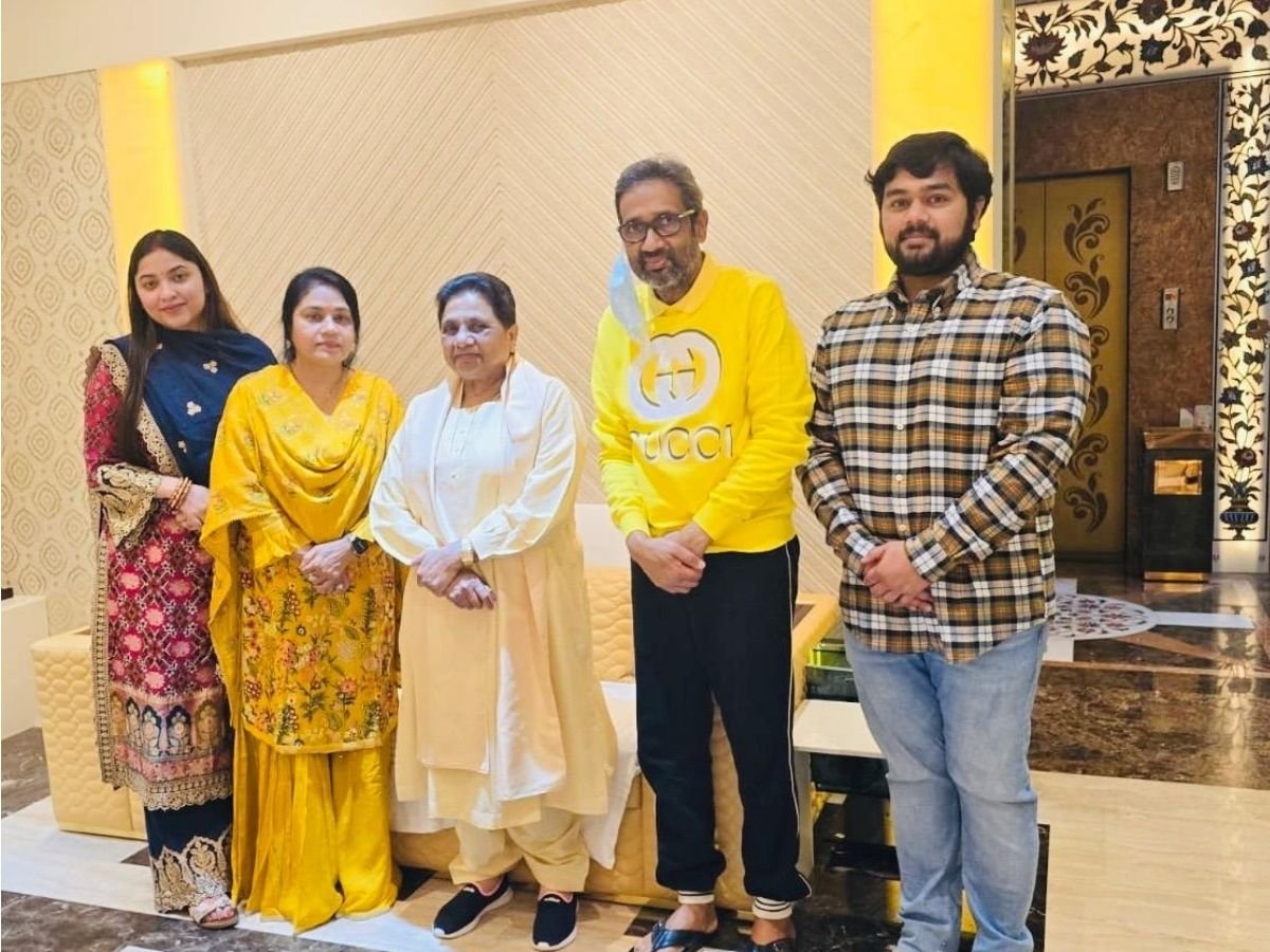 मायावती के इकलौते विधायक उमाशंकर के घर रेड भारी पुलिस बल तैनात