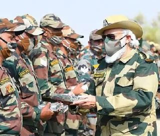 modi diwali navy मोदी ने ins विक्रांत पर नौसैनिकों के बीच दिवाली मनाई