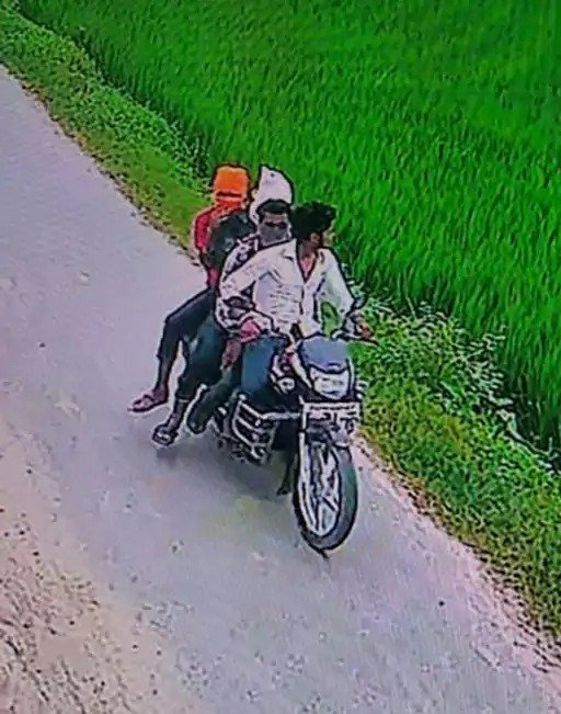 छात्राओं के साथ छेड़छाड़ करने वाले दो गुंडों को पुलिस ने मारी गोली