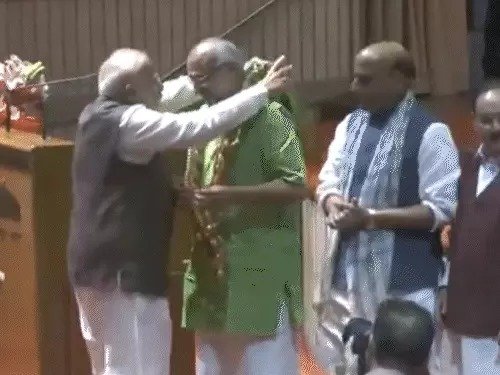 nda की बैठक मोदी ने राधाकृष्णन को बताया राजनीति से ऊपर