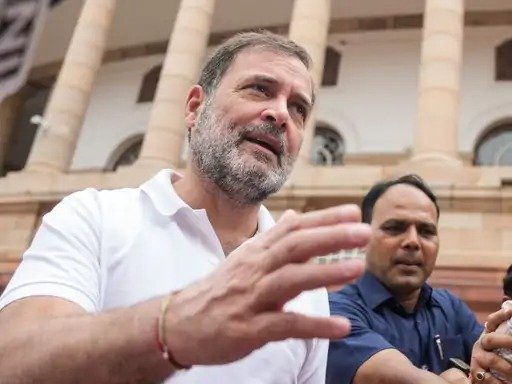 वोट चोरी या मतदाता का अपमान चुनाव आयोग और राहुल गांधी आमने-सामने
