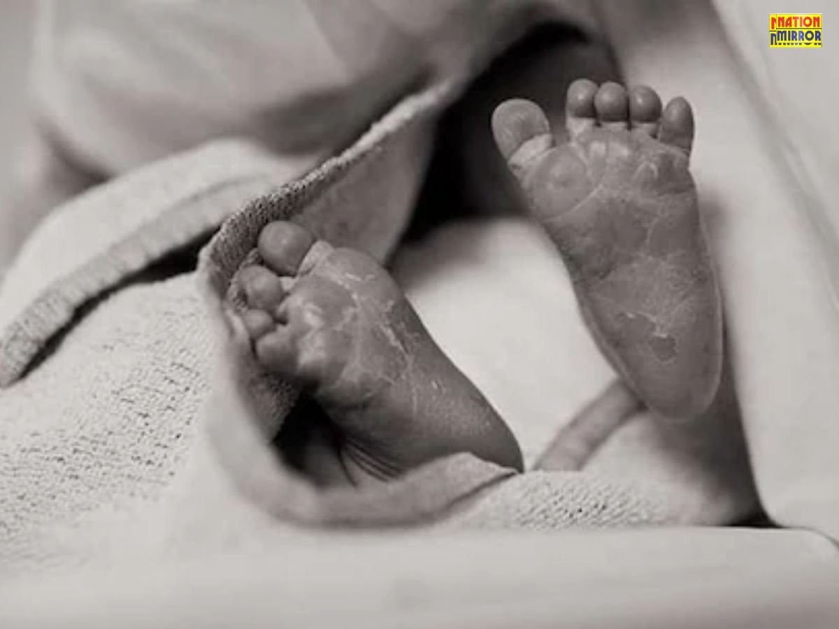 बाथरूम में पैदा हुआ बच्चा मां ने 9वीं मंजिल से नीचे फेंका