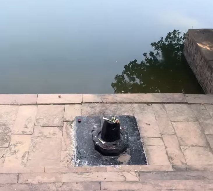 ram lakshman temple mp ऐसा मंदिर जहां भगवान राम और लक्ष्मण की हैं मूछे