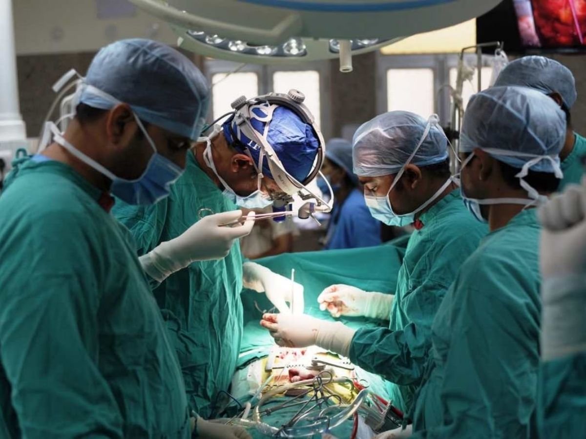 गोरखपुर में मोतियाबिंद का ऑपरेशन कराना पड़ा भारी 9 लोगों की निकालनी पड़ी आंखे