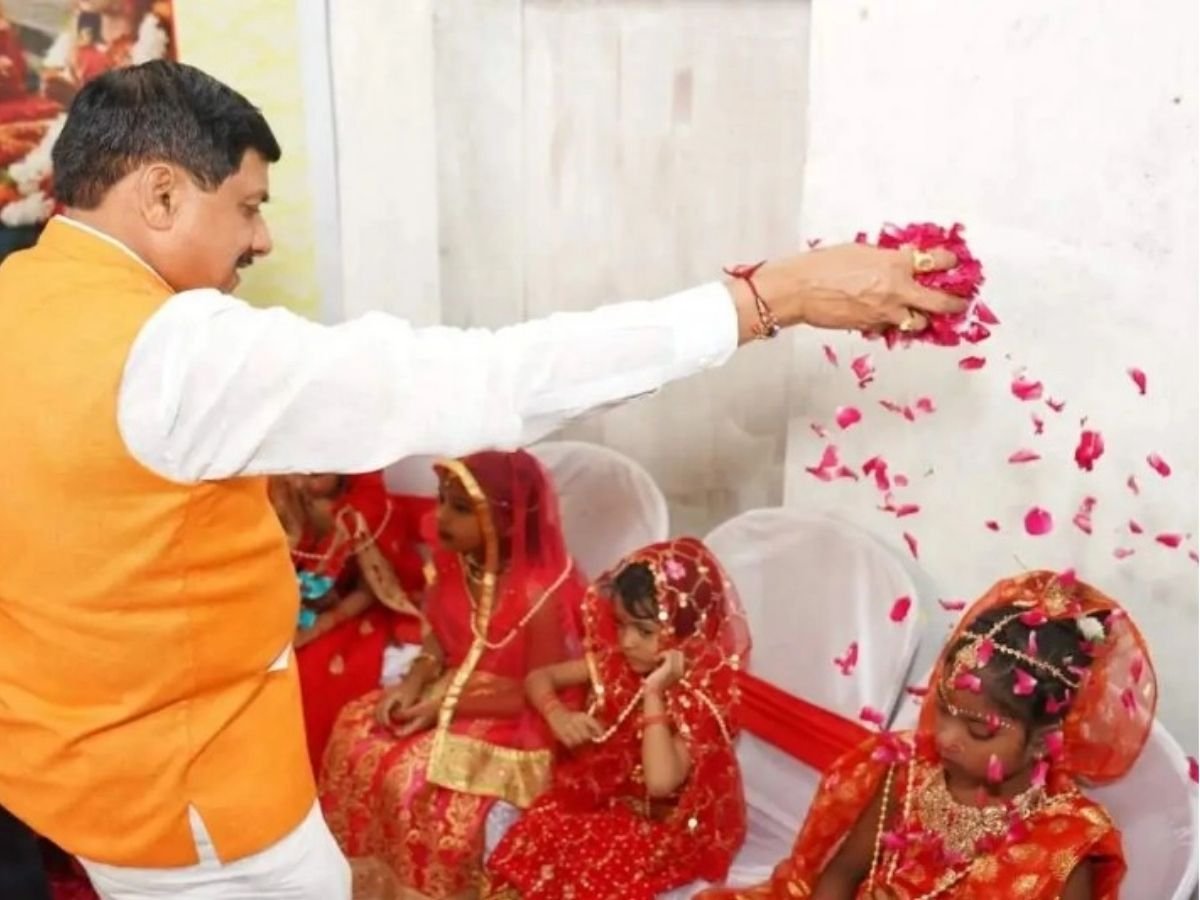 mp news  cm मोहन यादव ने कन्या पूजन कार्यक्रम में लिया हिस्सा369 करोड़ रुपये के विकास कार्यों की दी सौगात