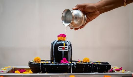 sawan 2025 monday dates इस सावन होंगे 4 सोमवार जानिए कब से शुरू हो रहा है शिवभक्ति का पवित्र महीना
