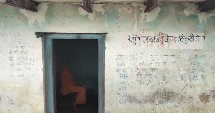 singrauli breaking news cm मोहन यादव के आदेशों का खुले आम उल्लंघन जर्जर भवन लग रहा है आंगनबाड़ी केंद्र