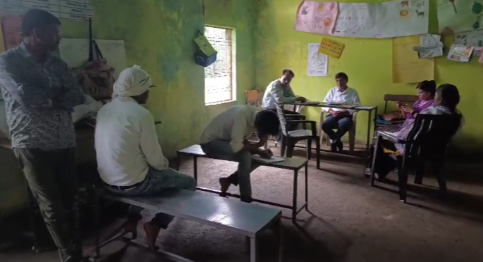 सेमरा टप्पा स्कूल में जांच अतिथि शिक्षकों की भर्ती पर उठे सवाल