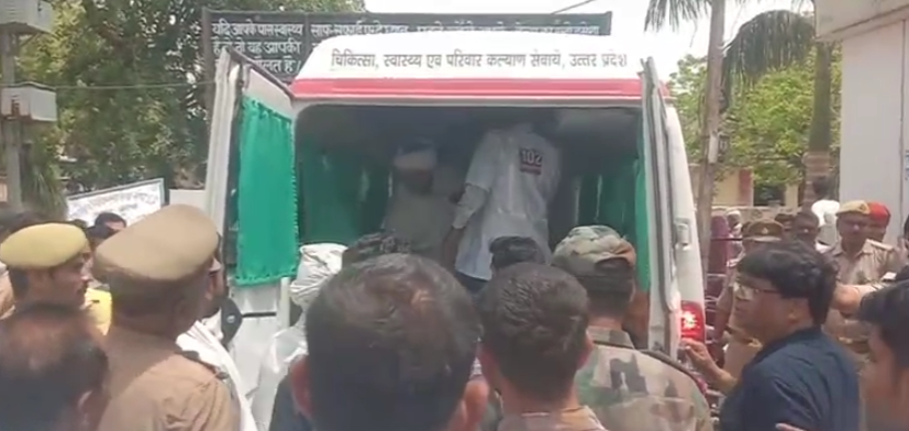 temple roof collapse auraiya यूपी के औरैया जनपद में मंदिर का छज्जा गिरने से दो बच्चों की मौत दो गंभीर घायल