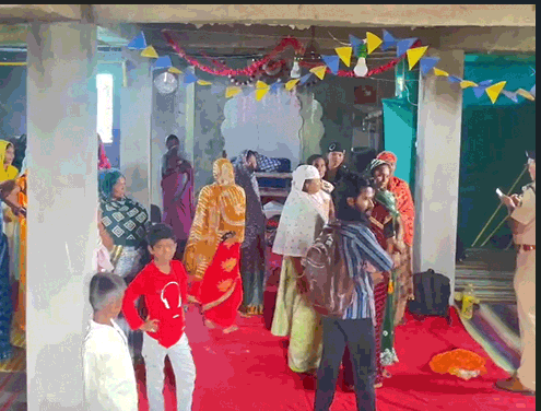 प्रार्थना सभा के बहाने धर्मांतरण का खुलासा बीमार-गरीबों को चमत्कार के नाम पर फंसाने का आरोप पास्टर समेत 8 गिरफ्तार
