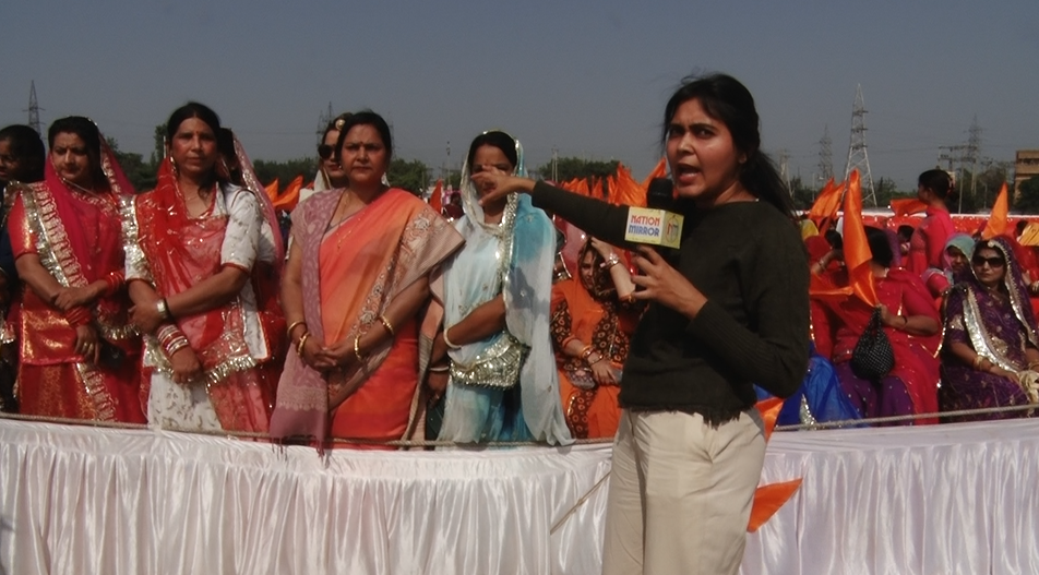 करणी सेना ने कहा कि यदि उनकी मांगे नहीं मानी गईं तो वह राजधानी भोपाल को नेपाल बना देंगे।