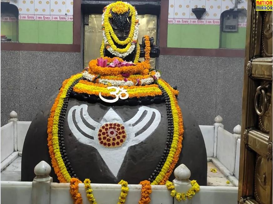 shri tilbhandeshwar mahadev temple 2500 साल पुराना शिव मंदिर जहां हर साल बढ़ता है शिवलिंग का आकार