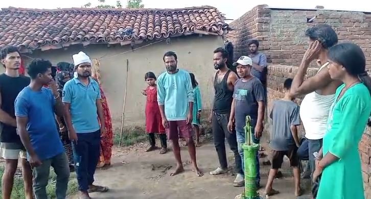 singrauli news सिंगरौली में झोलाछाप डॉक्टर की लापरवाही से गर्भवती महिला की मौत परिजनों ने किया हंगामा