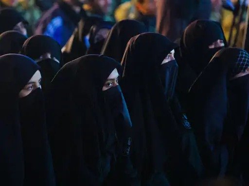 स्विट्जरलैंड में आज से बुर्का पहनने पर बैन लगेगा 96000 रुपये का जुर्माना