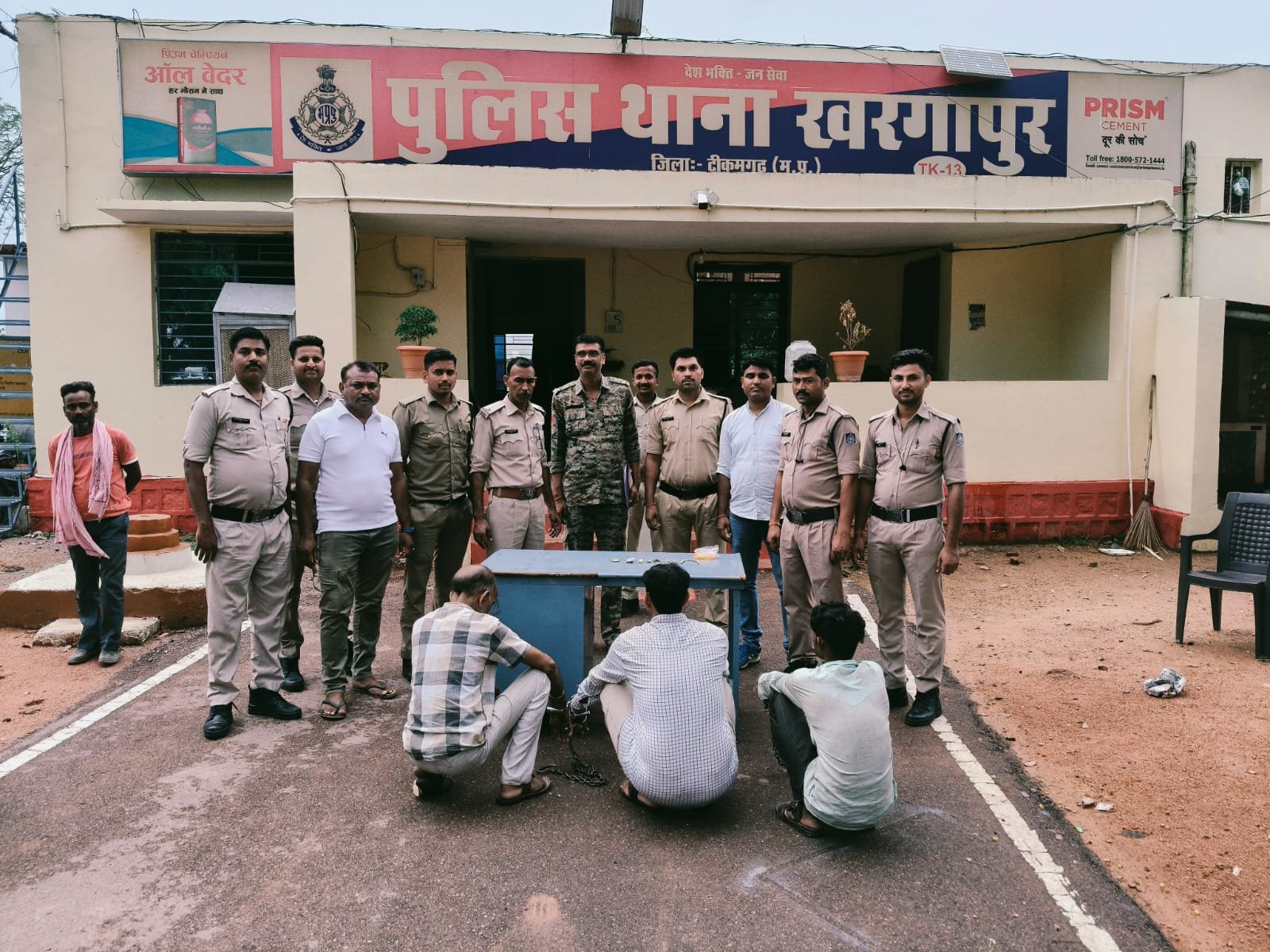 temple theft खरगापुर मंदिर चोरी का पुलिस ने किया खुलासा तीन आरोपी गिरफ्तार चांदी और नकद माल बरामद