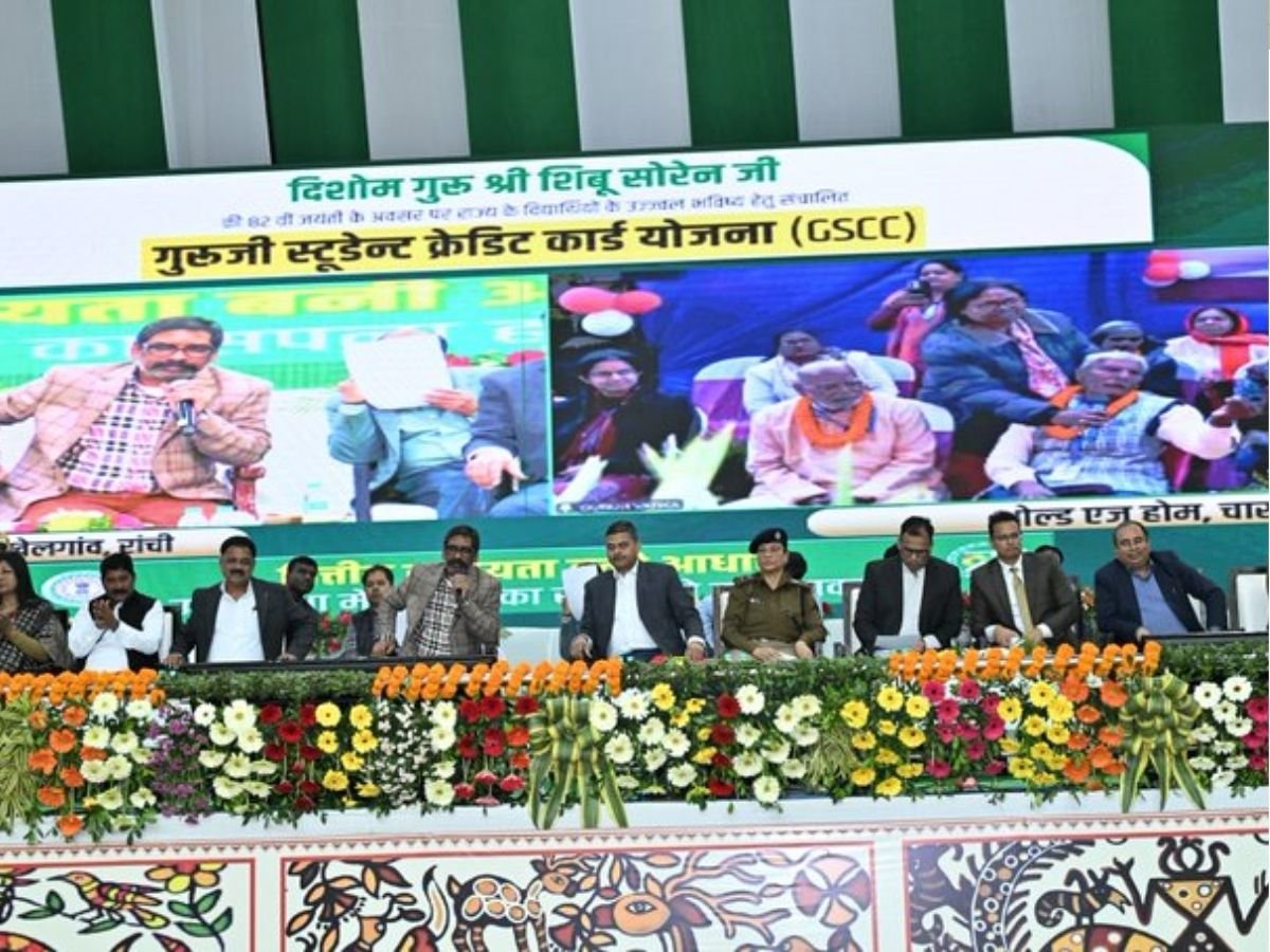 दिशोम गुरू शिबू सोरेन की जयंती  मुख्यमंत्री हेमंत सोरेन ने दी श्रद्धांजलि