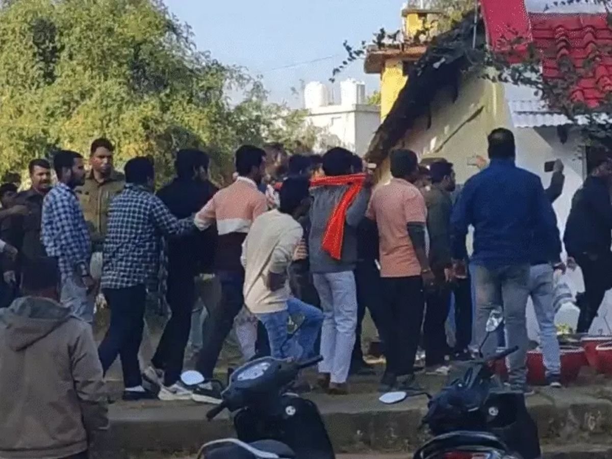 जबलपुर में चर्च में ब्लाइंड बच्चों के धर्मांतरण का मामलादो पक्षों में जमकर हुआ विवाद
