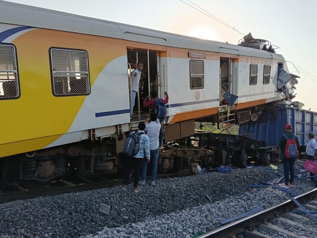 cg news छत्तीसगढ़ के बिलासपुर में ट्रेन-मालगाड़ी की टक्करबिलासपुर-कटनी रेल मार्ग ठप